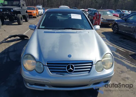2003 Mercedes-Benz C 320 Sport z USA, uszkodzony, nr VIN WDBRN64J53A484212